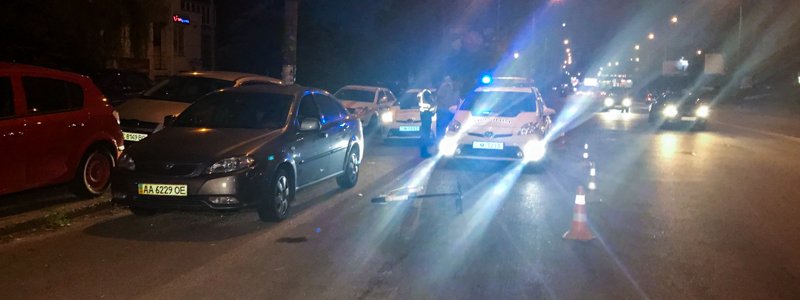 В Киеве парень на самокате разбил голову о Daewoo