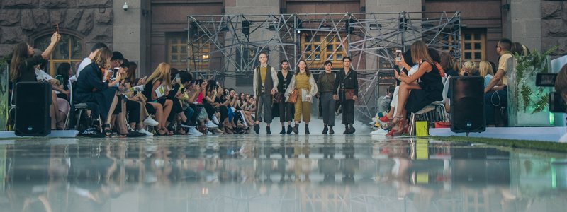 Крещатик превратили в модный подиум: молодые дизайнеры в центре Киева показали новые тренды