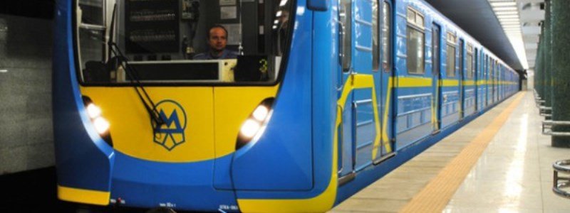 В Киеве закрыли станцию метро "Левобережная": поезда едут без остановки