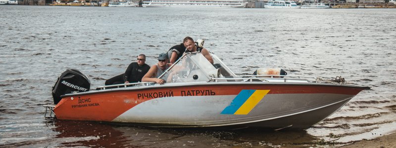 В Киеве на Оболони из озера достали тело мужчины