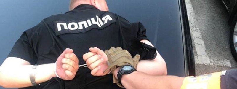 В Киеве задержали полицейского, который организовал бизнес с наркоманами