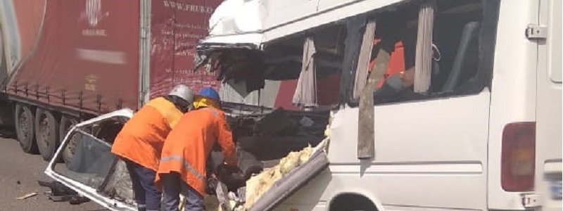 Жуткая авария под Житомиром с маршруткой и грузовиком: 10 человек погибли