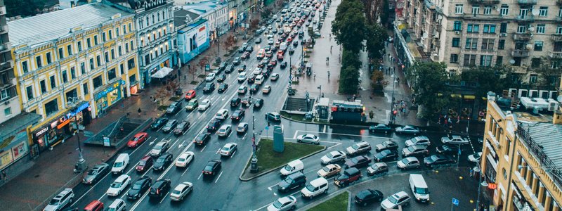 Из-за мощного ливня Киев сковали 10-бальные пробки: общественный транспорт сбился с графика