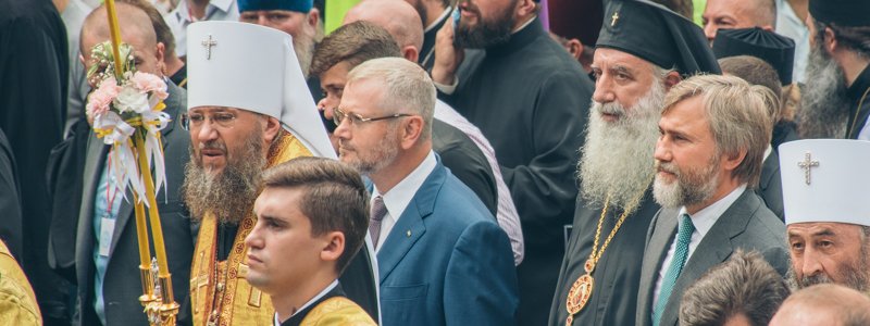 Олигархи, священники с рациями и задержания: как в Киеве прошел Крестный ход УПЦ МП