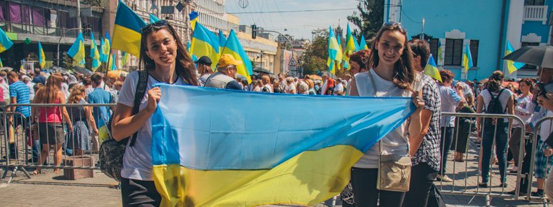 В Киеве прошел крупнейший Крестный ход: вместо крестов украинцы выбрали флаги и вышиванки