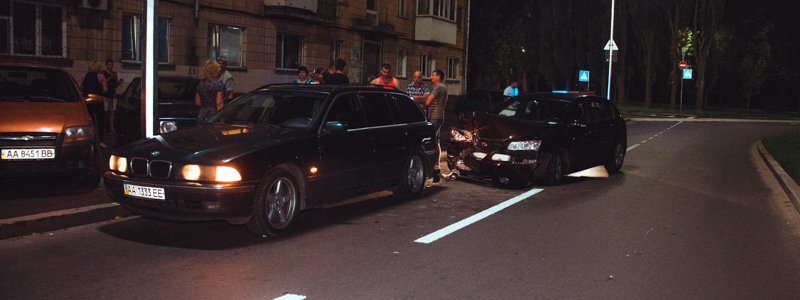 "Перепила Sprite": в Киеве на Академгородке пьяная женщина врезалась в BMW