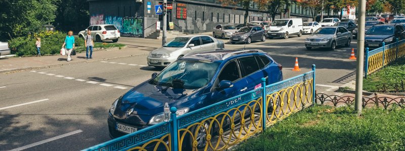 В центре Киева водитель Uber сбил пожилую женщину