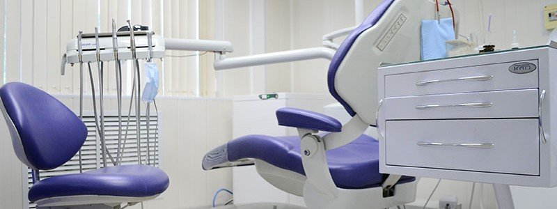 В Киеве женщина умерла в кресле стоматолога: подробности