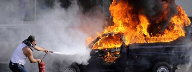 В Киеве стали чаще гореть машины: что делать, если ваше авто подожгли