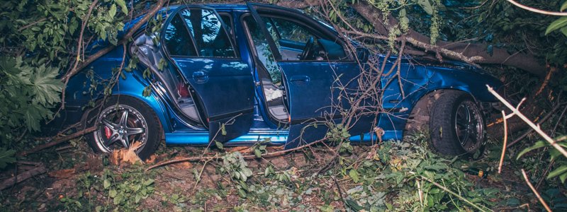 В Киеве во время погони египтянин разбил три машины и остановился в дереве