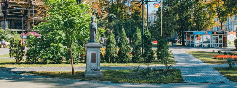 Было — стало: как выглядит Львовская площадь в Киеве спустя полвека
