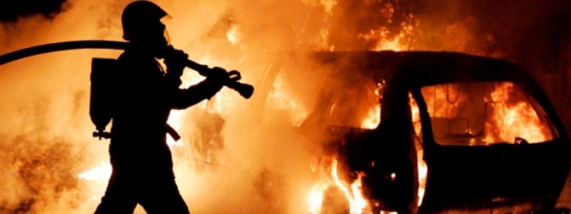 В Киеве держится высокий уровень пожароопасности: как спастись из пламени и помочь другим