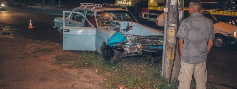 В Киеве на Туполева пьяный водитель протаранил столб