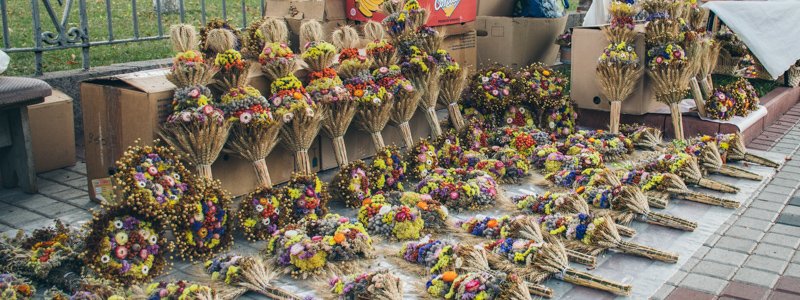 В Киеве празднуют Медовый Спас: как во Владимирском соборе освящают цветы и мед
