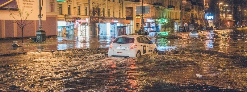 Потоп в Киеве: власти рассказали, почему не сработали ливневки и Крещатик "поплыл"