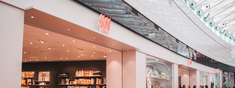 Сумасшедшие очереди, пробки и красная дорожка: в Киеве открыли первый магазин H&M