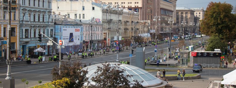 Центр Киева перекрыли сотни военных: что происходит на Крещатике