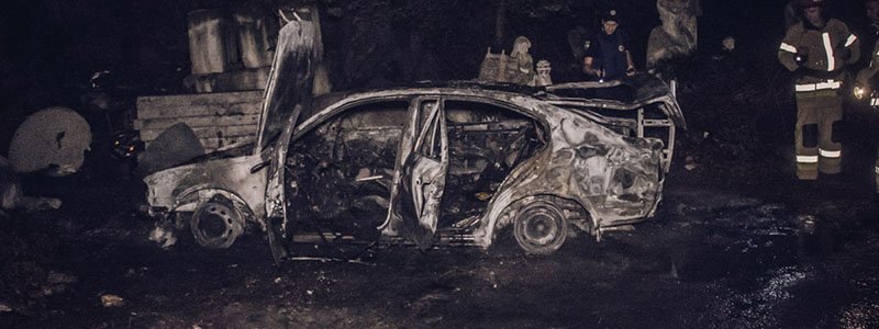 В Киеве на территории музея дотла сгорела машина