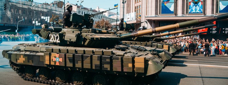 День Независимости Украины: как по Крещатику проезжали танки, бронемашины и пушки