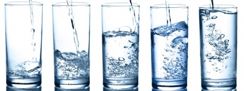 Медики рассказали, сколько воды надо выпивать ежедневно