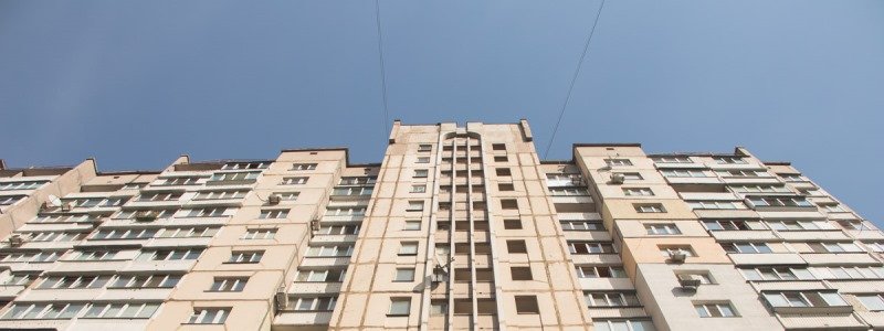 В Киеве из-за селфи 15-летняя девочка выпала из окна 13 этажа