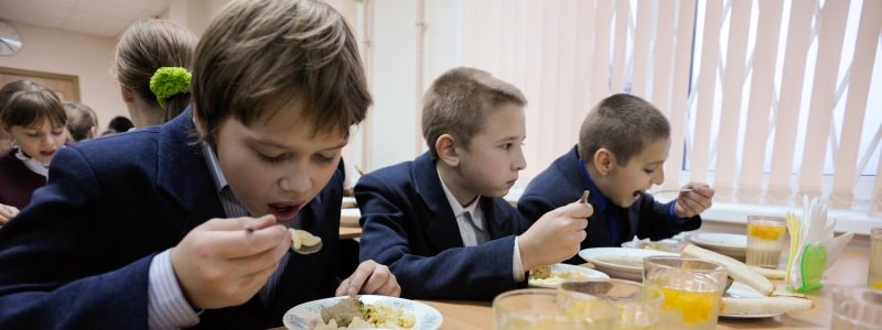 Как приучить ребенка к здоровому питанию в школе
