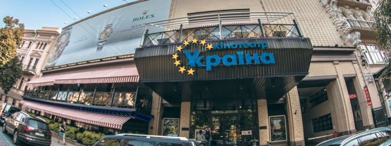 От цирка и руин до легендарной премьеры и открытия: как сейчас выглядит кинотеатр "Украина" с высоты