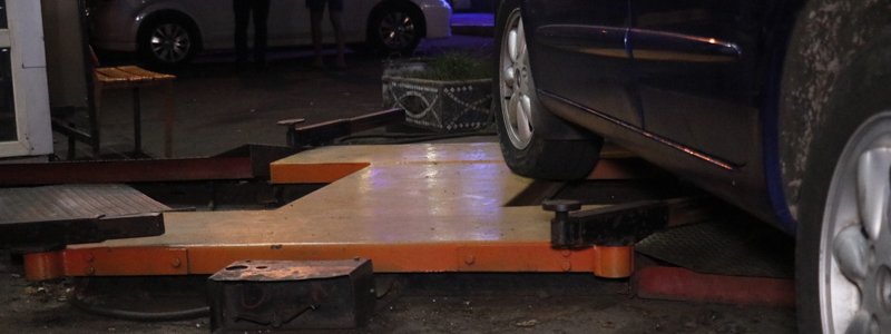 В Киеве на Гавела Chevrolet вылетел с дороги и сбил пешехода на тротуаре