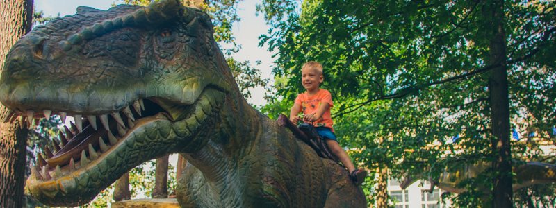 В Киеве ВДНГ захватили динозавры