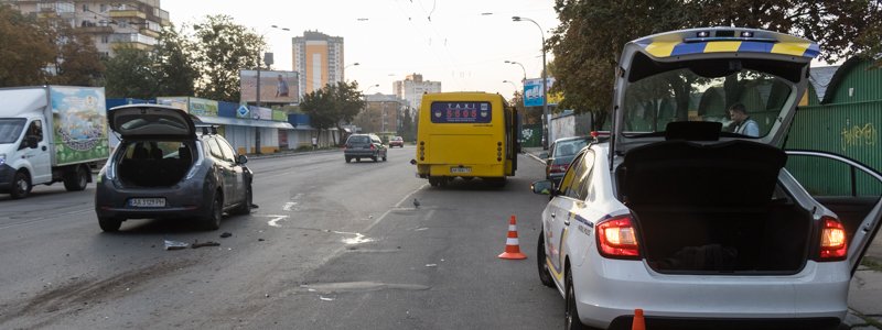 В Киеве на Виноградаре Uber протаранил притормозившую маршрутку