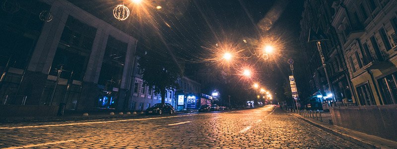 Особый взгляд: как выглядит улица Богдана Хмельницкого в Киеве под покровом ночи