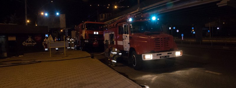 В Киеве возле станции метро "Нивки" сгорел ломбард
