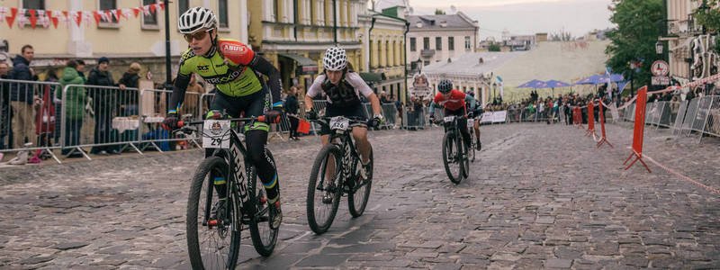 В Киеве на Андреевском спуске велосипедисты поборются за титул Властелина горы