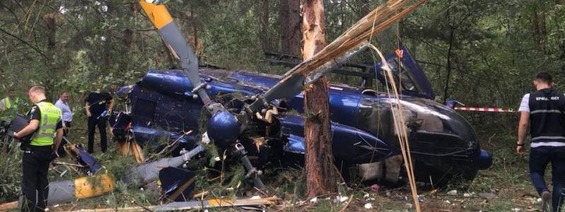 В Киеве на Трухановом острове упал вертолет: пострадали два человека