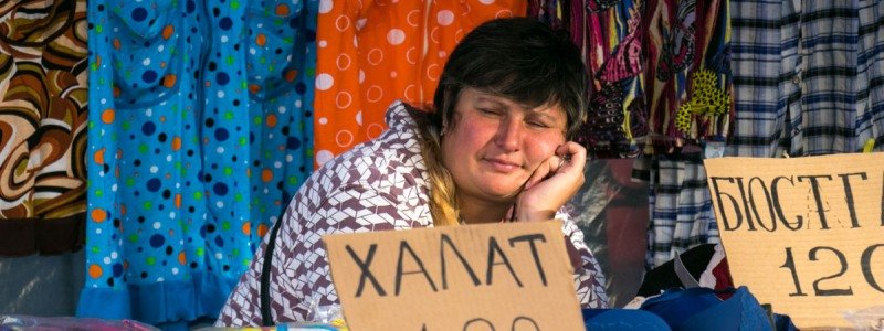 Лифчики, трусы и торты: в Киеве вокзал никак не расстанется с "базаром"