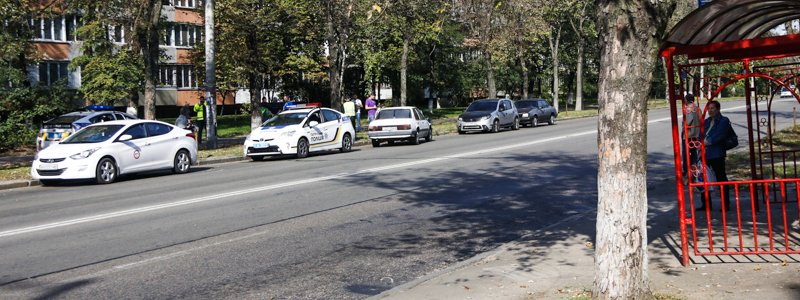 В Киеве на Маршала Жукова женщина бросилась под колеса Opel