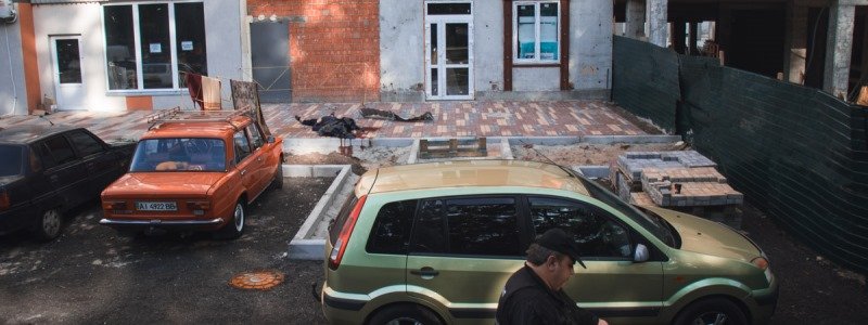 В Киеве женщину убило куском балкона: что грозит виновнику