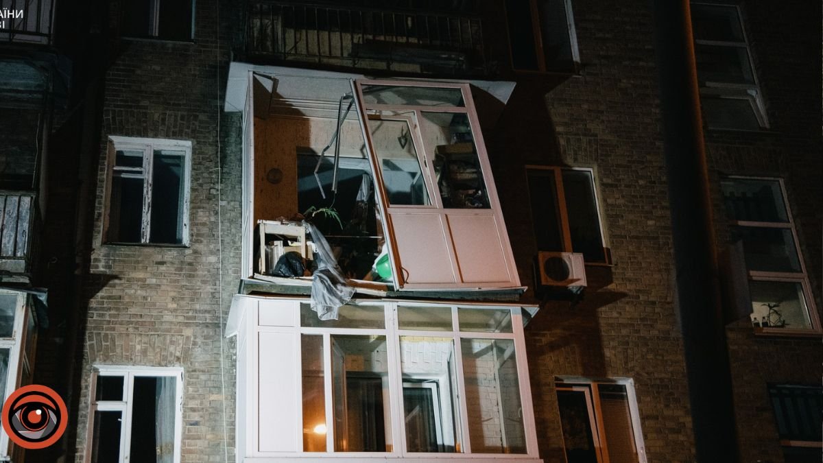 У Києві в багатоповерхівці Соломʼянського району стався вибух: в квартирі була родина та двоє дітей