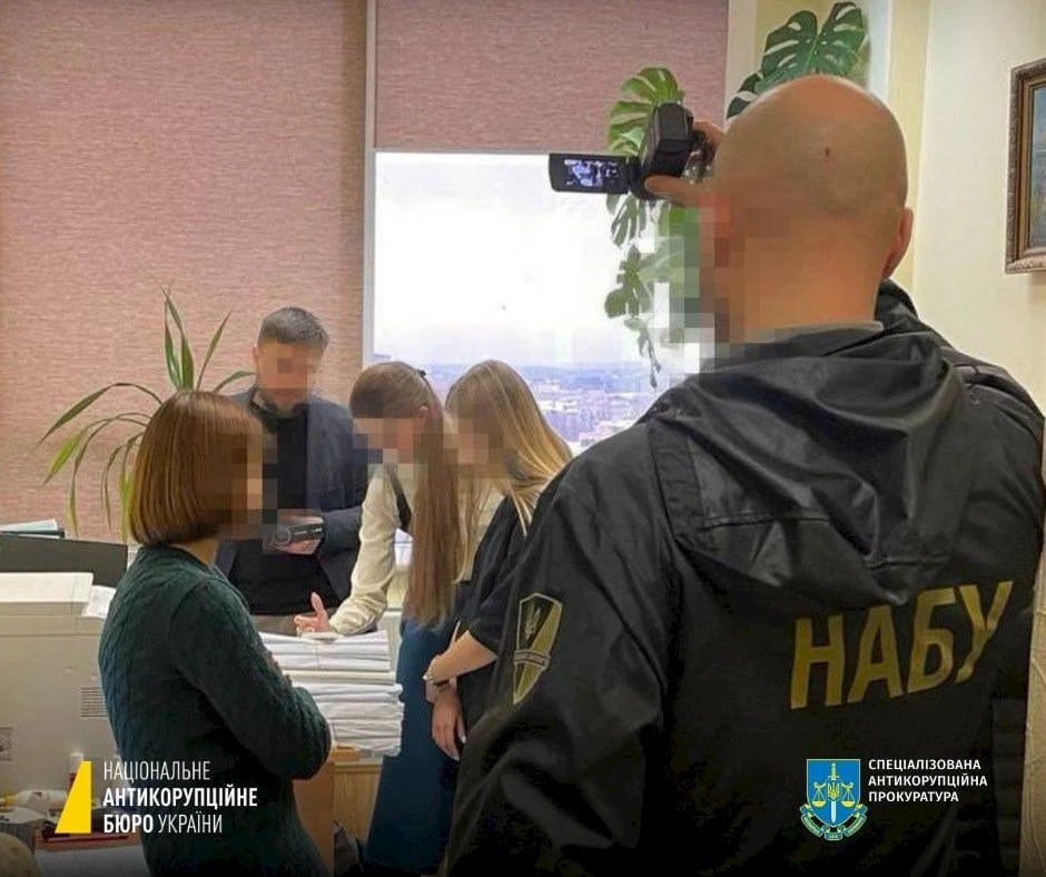 Хабар у 35 тисяч доларів: в НАБУ розкрили деталі затримання суддів Київського апеляційного суду