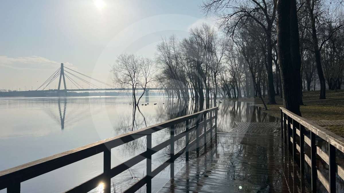 Втім, ходити доріжками тимчасово неможливо