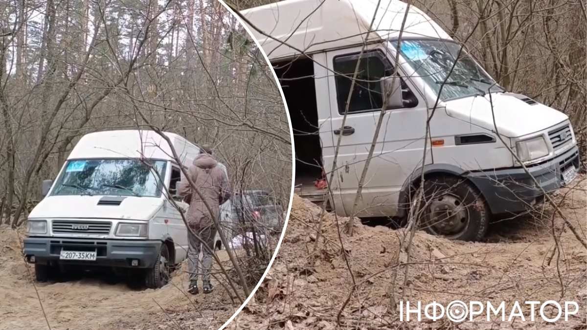 Комбінують глибокі ями з насипом: на Київщині лісові дороги захищають штучними перешкодами