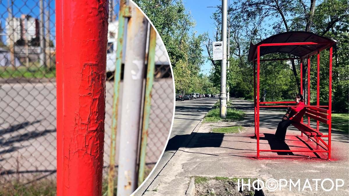 Киевпасстранс покрасил остановки транспорта ядовито-красной краской