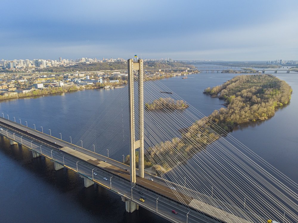 Чим більше тендерів на ремонт мосту- тим більше підозр від правоохоронних органів.