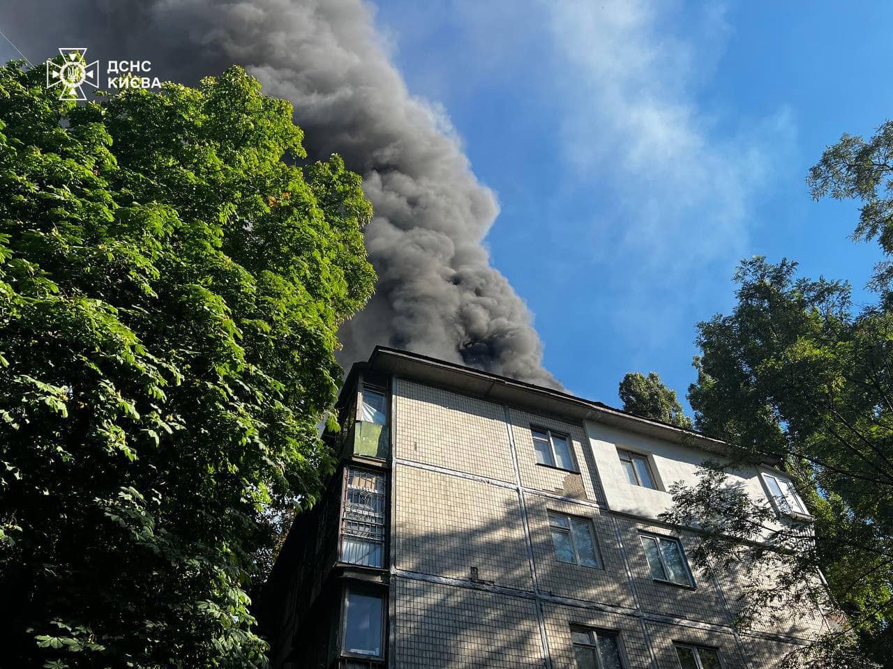 Займання сталося на даху п'ятиповерхівки