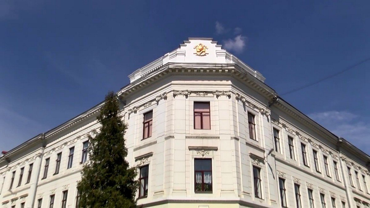 На Прикарпатті 135 випускників склали НМТ на 200 балів