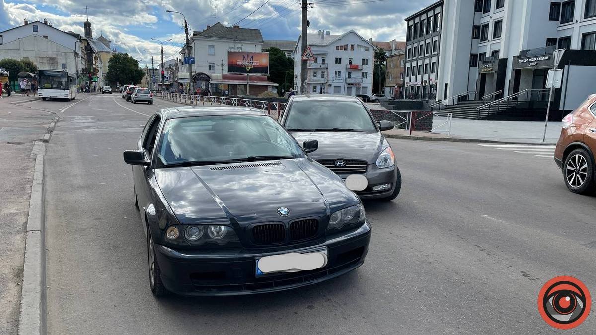 У Коломиї дві автівки не поділили дорогу
