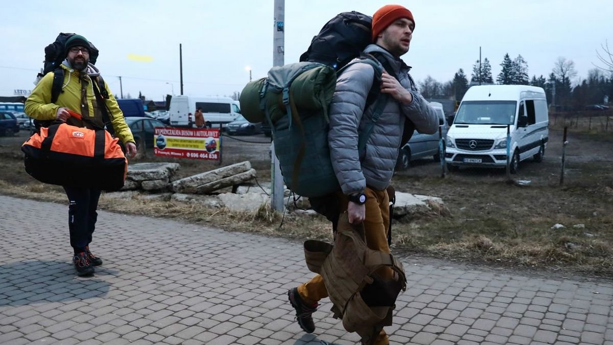 Чоловікам-студентам виїжджати за кордон відтепер зась
