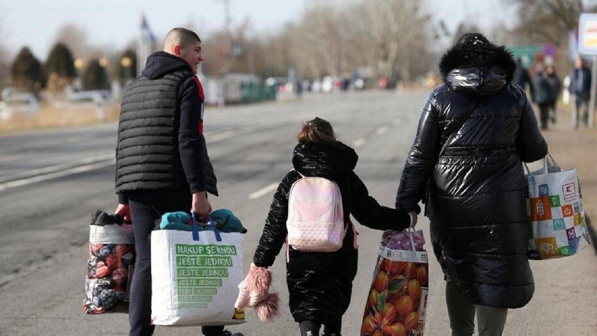 Благодійники роздаватимуть гуманітарну допомогу для переселенців у Коломиї
