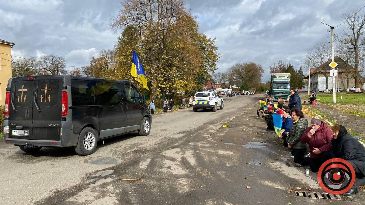 Загиблого Героя привезли додому: П'ядики зустріли Михайла Рум’янцева 2