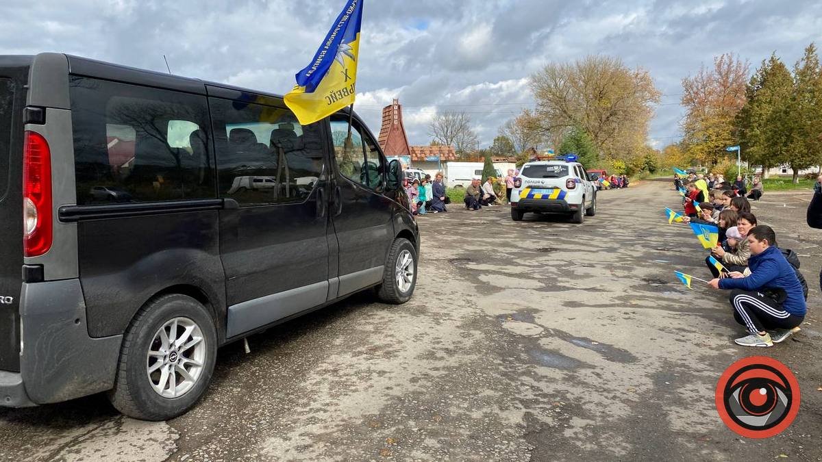 Загиблого Героя привезли додому: П'ядики зустріли Михайла Рум’янцева 3